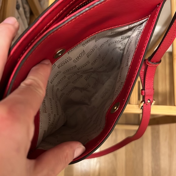 MK CROSSBODY BAG IN excellent condition - Picture 4 of 9